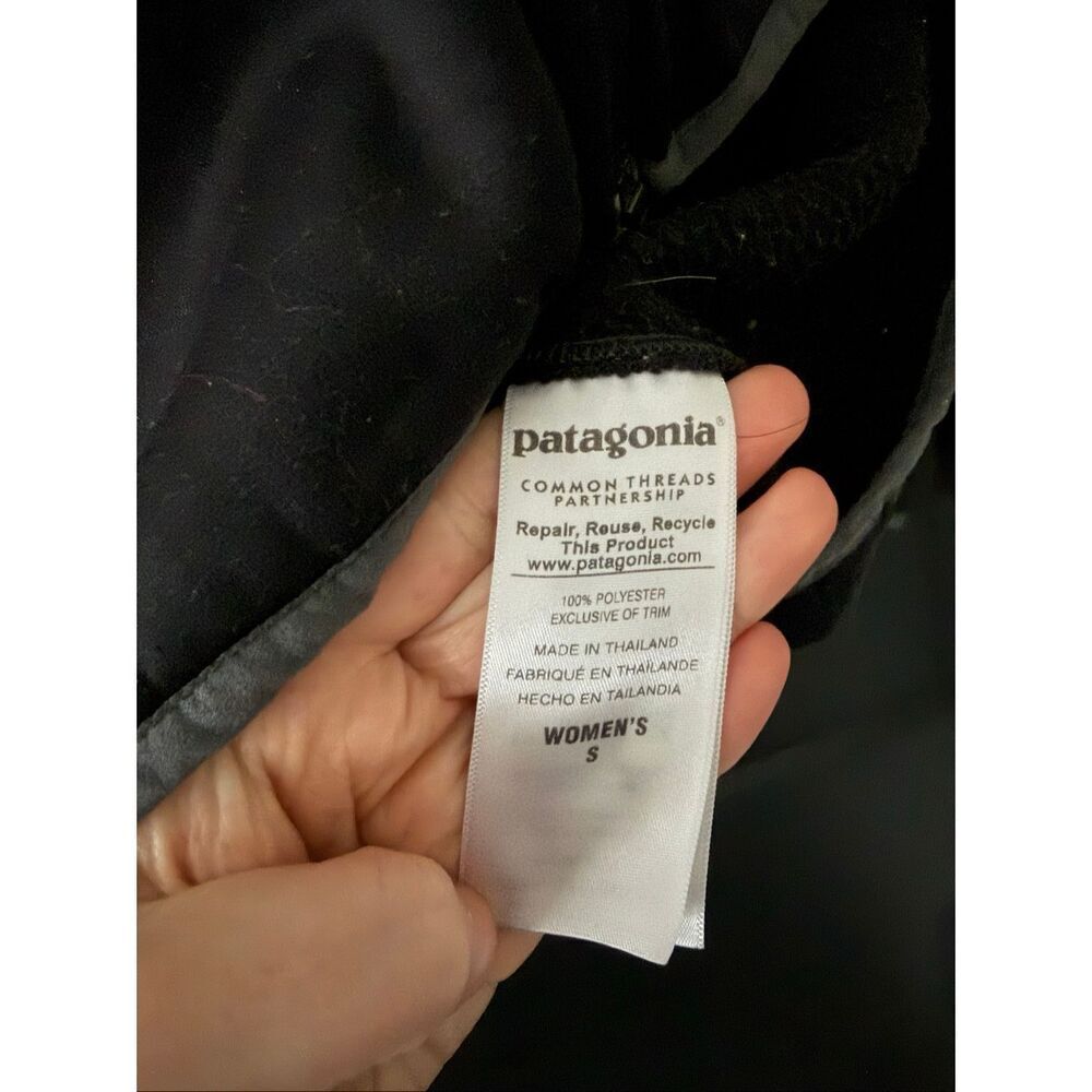 Patagonia Women’s Black Tech Fleece Hoodie Size Small (missing drawstrings) - Picture 4 of 7